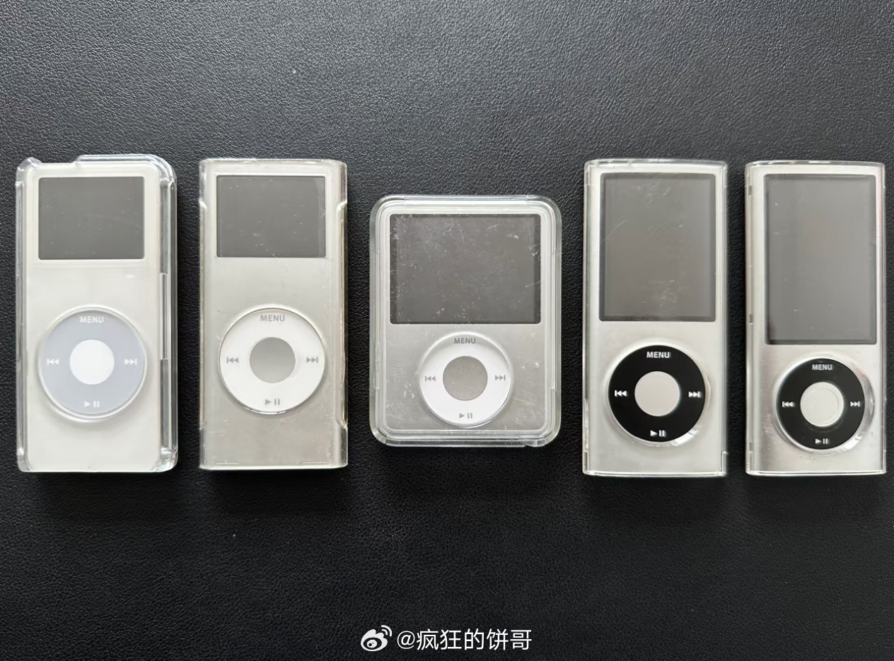 这个设计放到今天都不感觉过时，回忆满满！那种插上耳机在被窝听歌，这全是童年的回忆