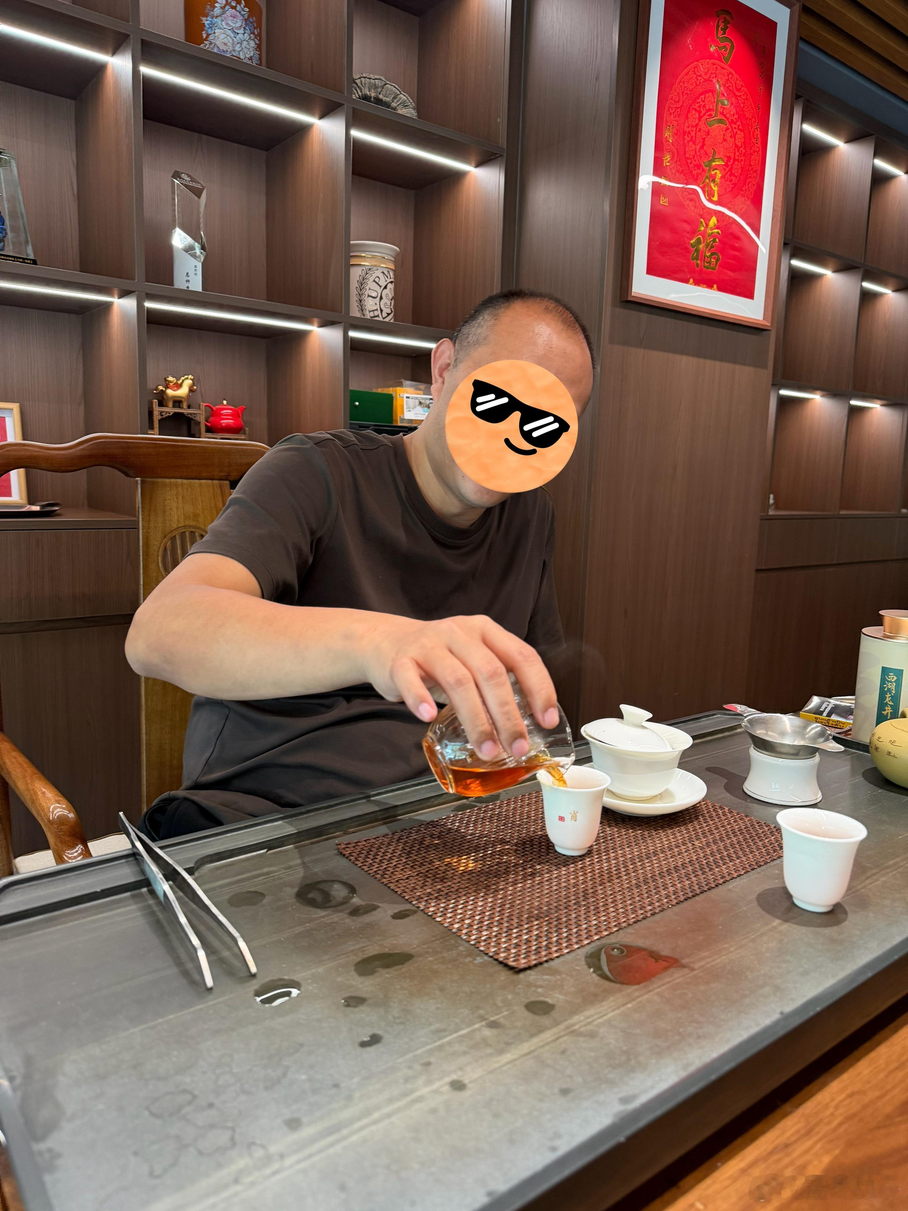 尼玛！又帮极氪卖出去一台9X，还是hyper版本，这老哥宝马X6开了十年了，我跟