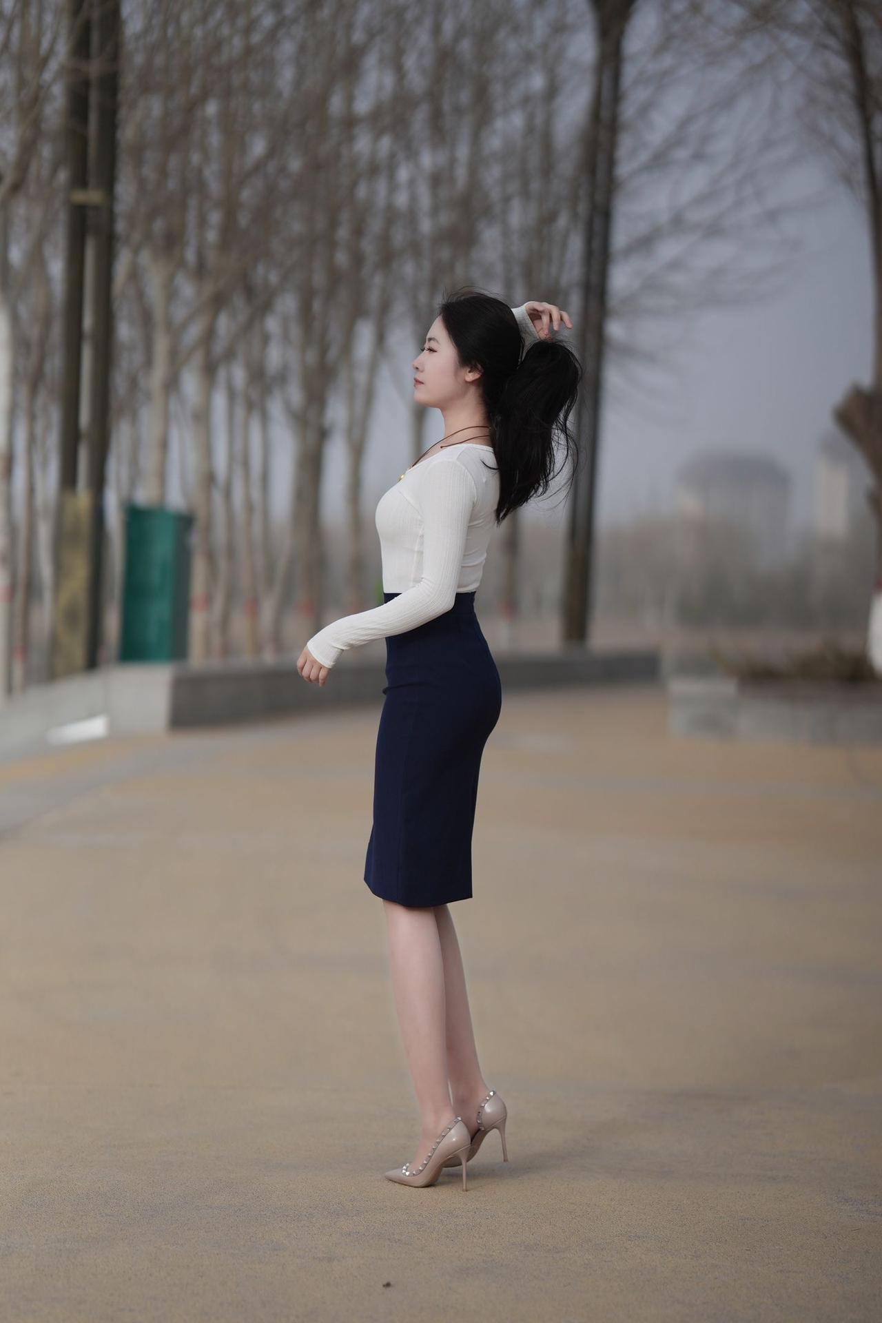 在你眼里，什么样的女人最漂亮风里已经有了春天的味道，一身简约穿搭，赴一场与温柔的