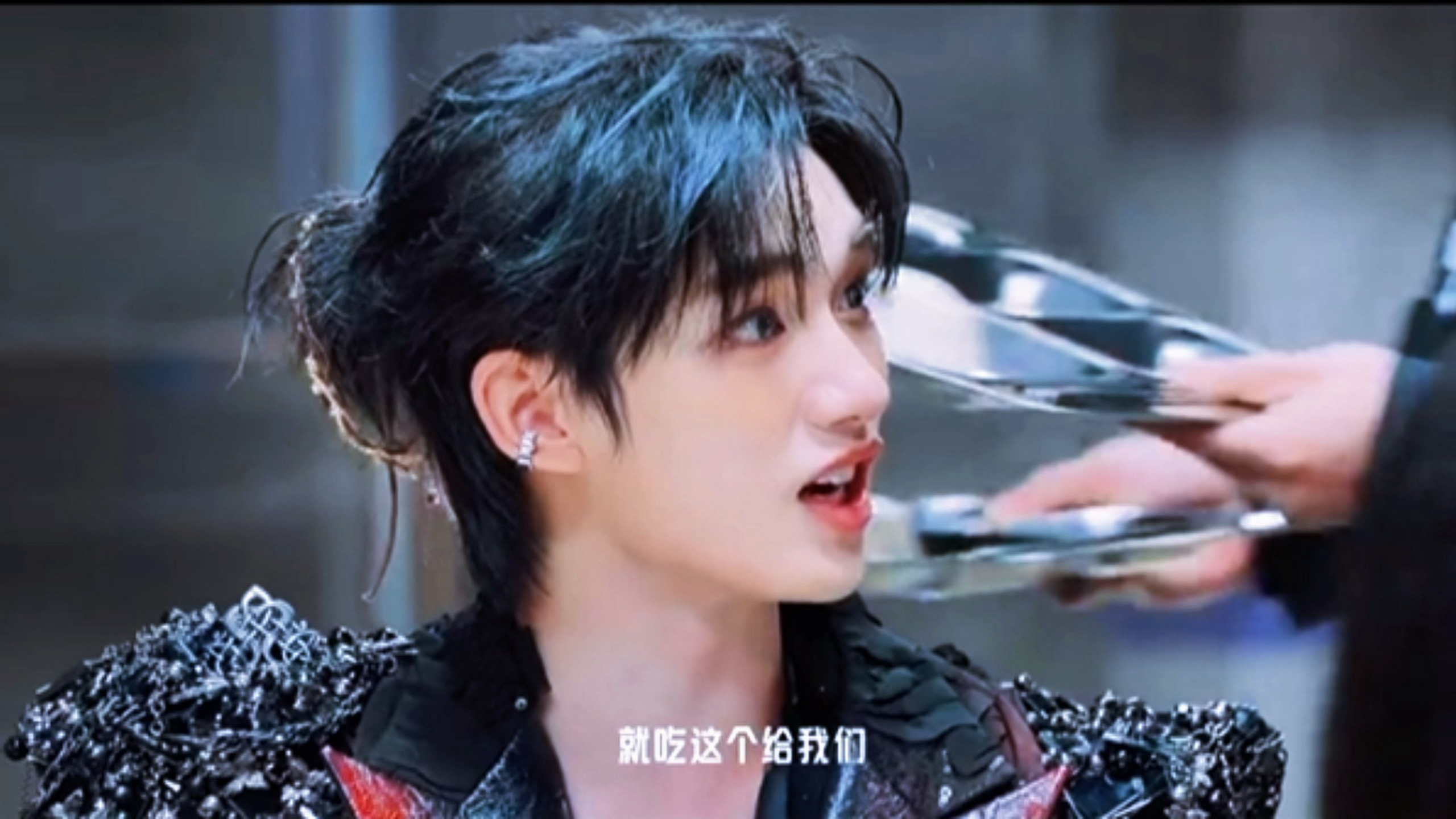 什么意思哦(•̀ө•́ ) “就吃这个给我们” 