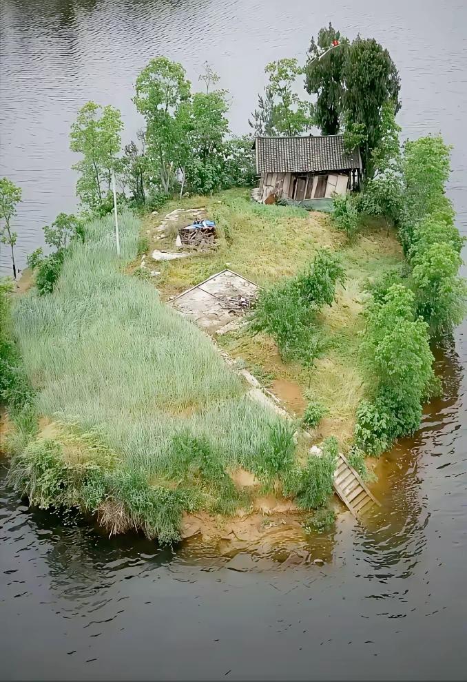 一岛，一屋，一人，一世界，你愿意住在这里吗？我是一座岛 世界岛咖啡屋 一单间 两