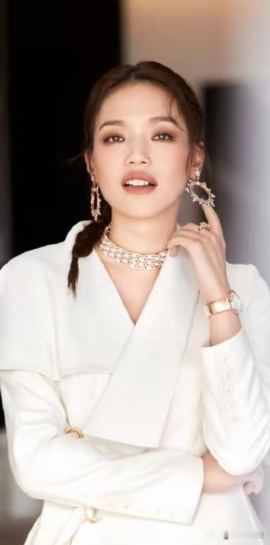 舒淇被问拍全裸写真原因，她只回两个字？这答案太戳心。

早年访谈里，主持人直接问