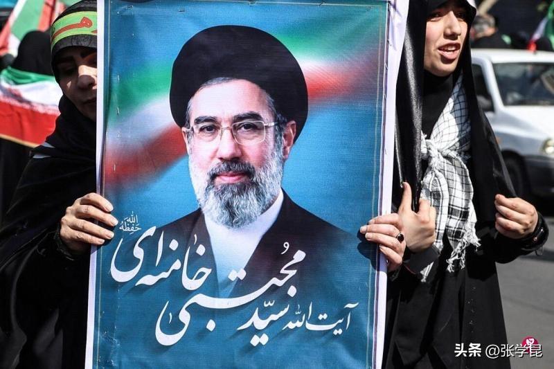 联合早报今天报道：“伊朗新任最高领袖穆杰塔巴上任月余，外界只闻其声，不见其人，揣