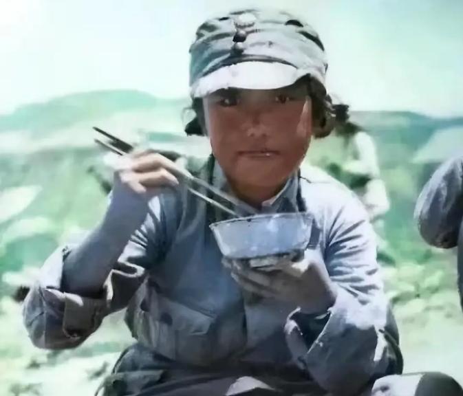 抗战国军连干菜咸菜都吃不上？你不知道的抗战小知识第4
真的是不容易吃上。
国军制