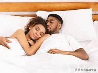 女娲造人时留下的最大bug。

每当夜深人静，你轻轻搂着孩子，听他们均匀的呼吸声