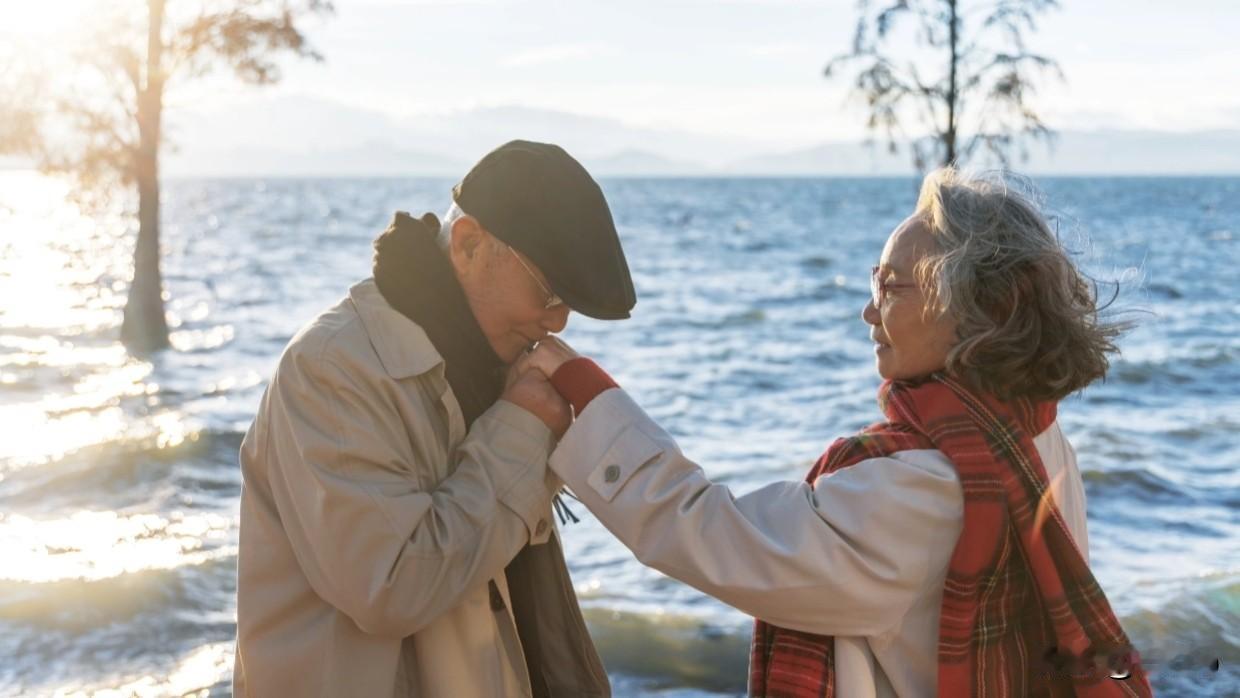 有一种爱，叫死磕到底！
 
这是一个粉丝投稿的真实爱情故事，关于一份跨越年龄、世