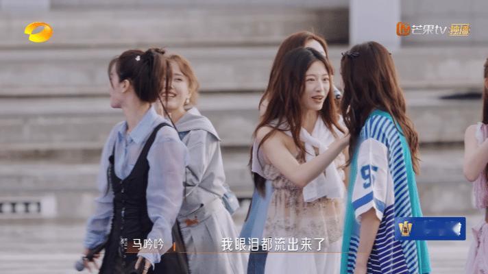 张小婉紧急撤回眼泪张小婉刚要因为现场来了1500位观众而感动[悲伤]下一秒听到是