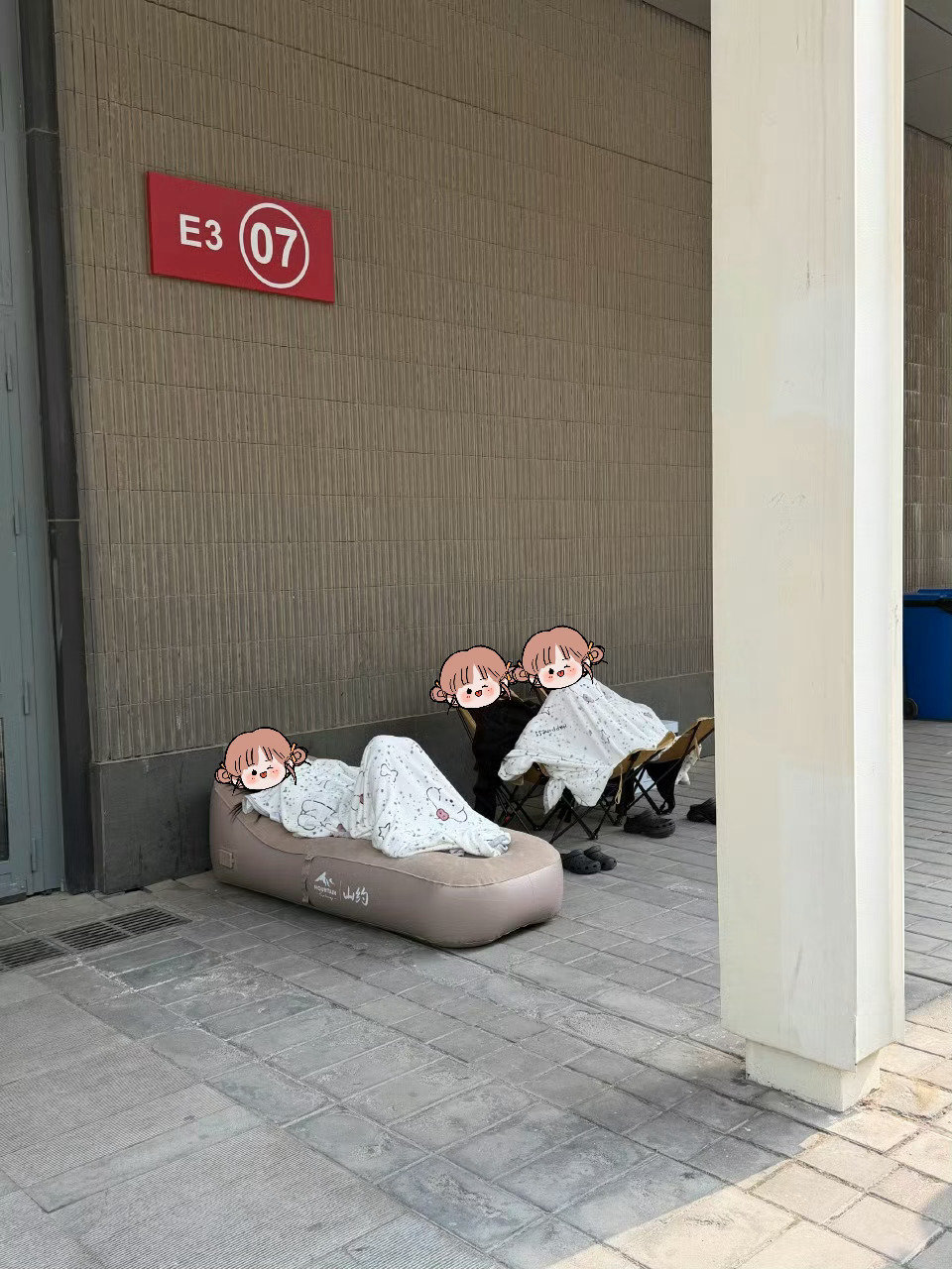 看看办个车展给姑娘们累的 唉