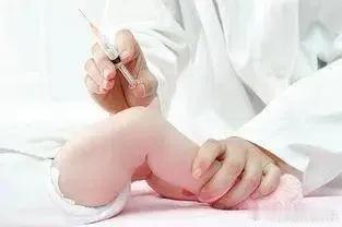 宝宝打疫苗前后的注意事项#新手爸妈指南##儿童健康守护者计划# 

1.接种前：