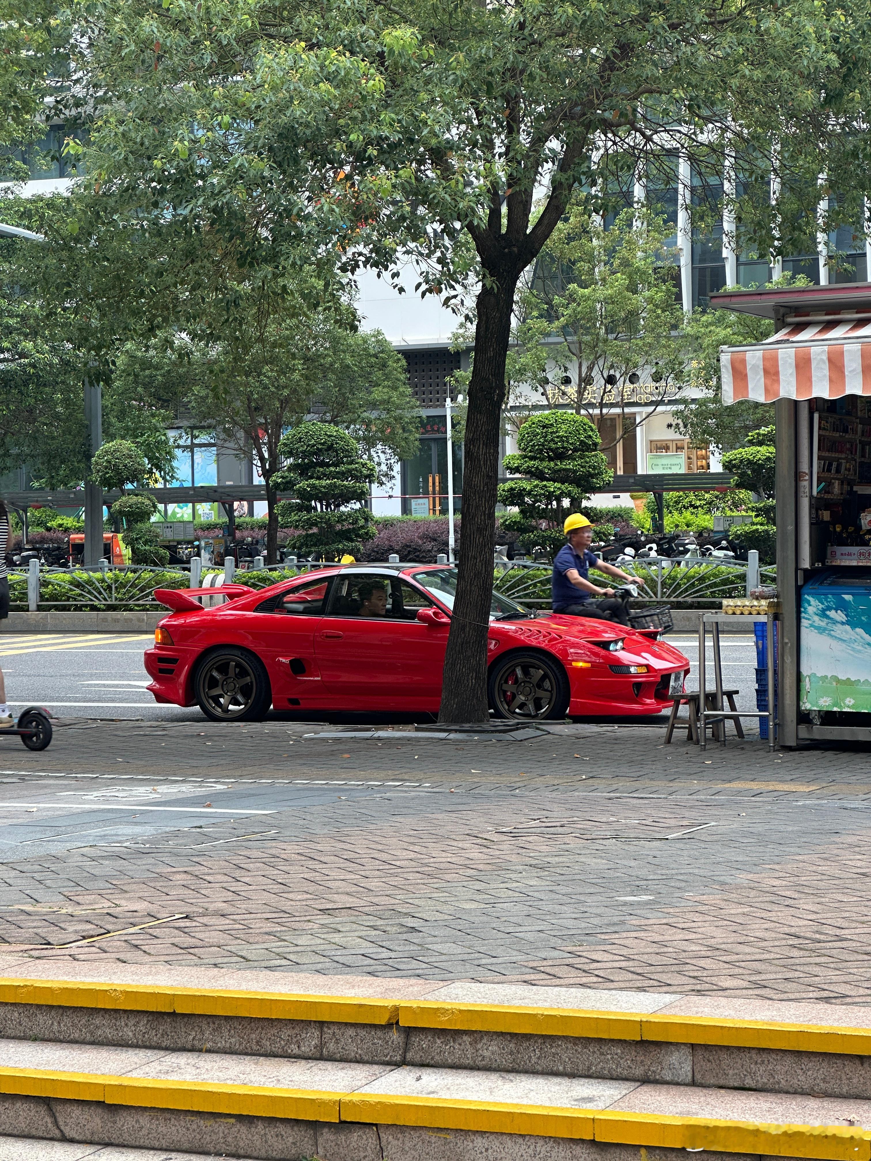 浩南哥的MR2被大傻卖到深圳了[偷笑]  ​​​