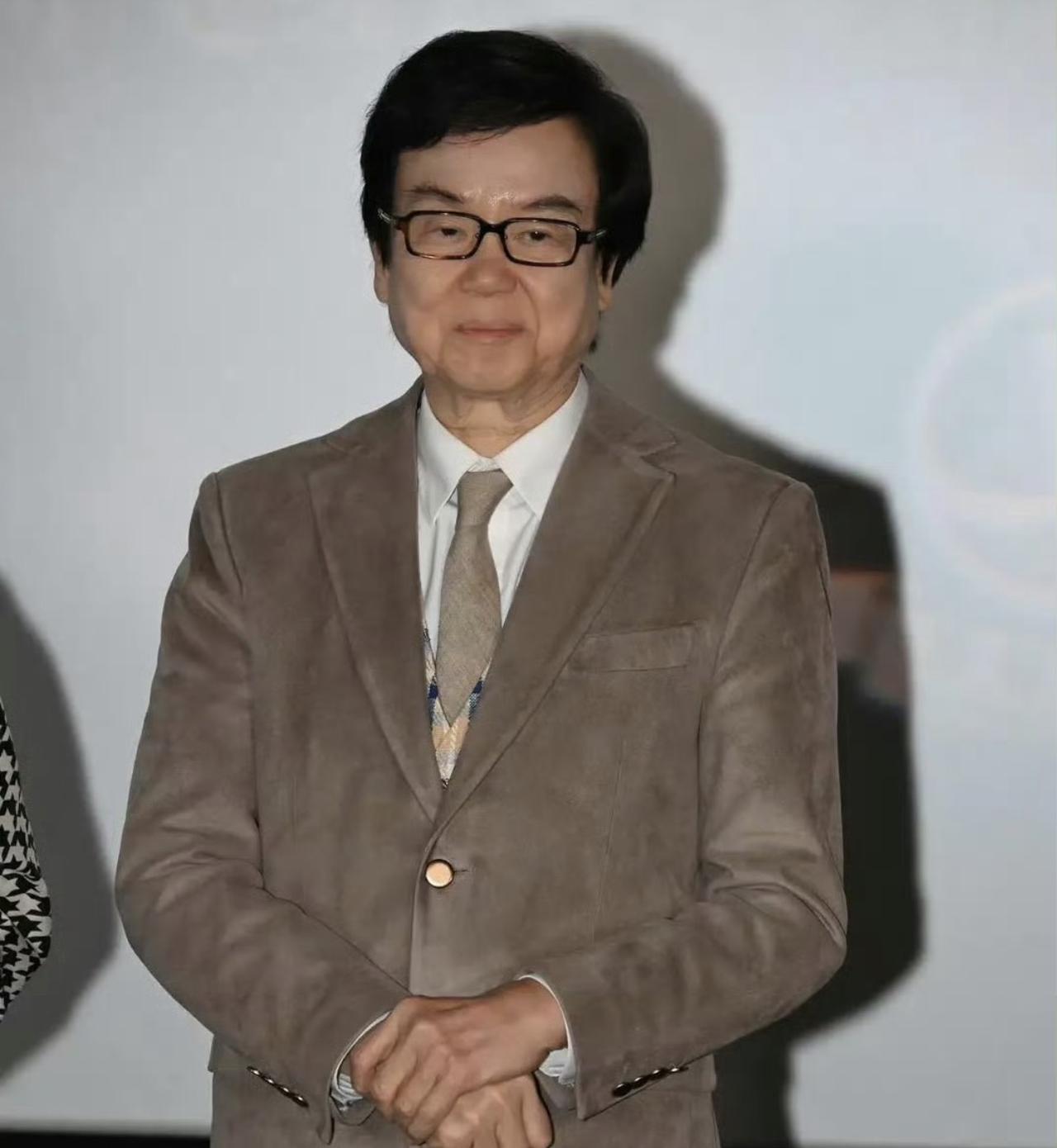 “开心鬼”黄百鸣主动撤保，选择服刑，5个月！今天才知道小时候的“开心鬼”都80岁