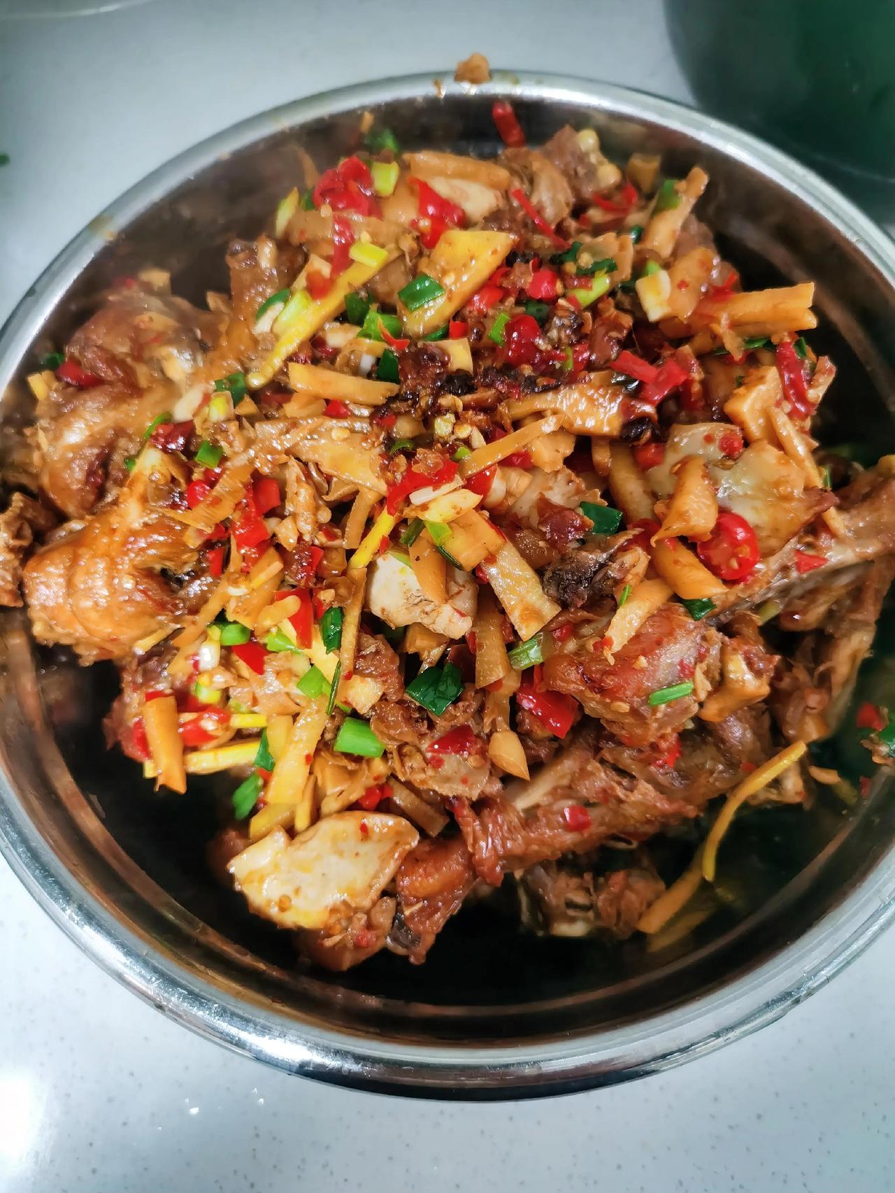 《人民日报》说：“人生就是一场减法”！

人间的饭，吃一碗少一碗，身边的人见一面