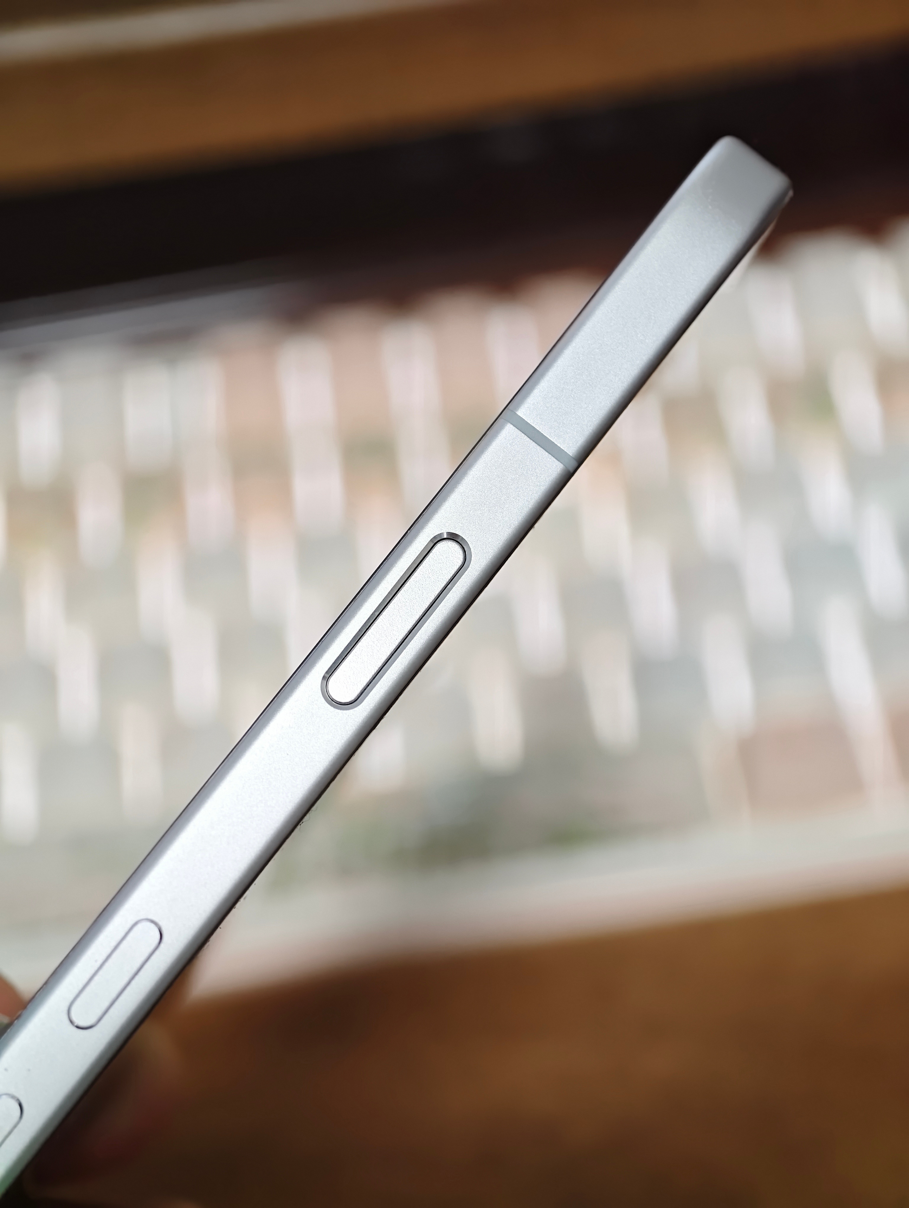 手机拍照实体键是鸡肋吗 都被苹果带偏方向了，拍照实体键这玩意使用频率太低了，拍照