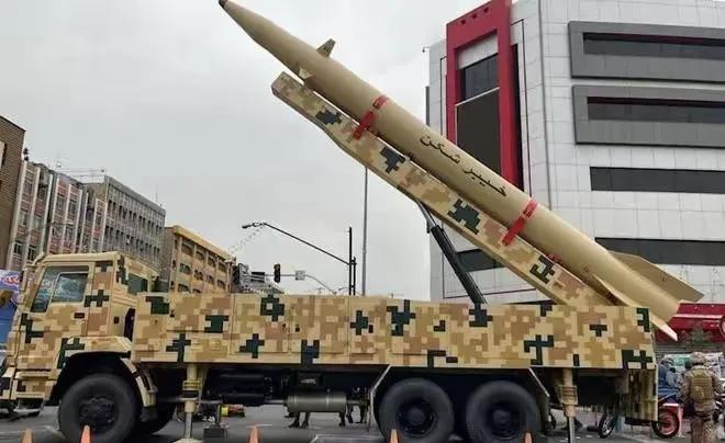 美国这次损失大了！伊朗发射10枚弹道导弹，直接摧毁了伊朗位于亚细亚地区的美军指挥