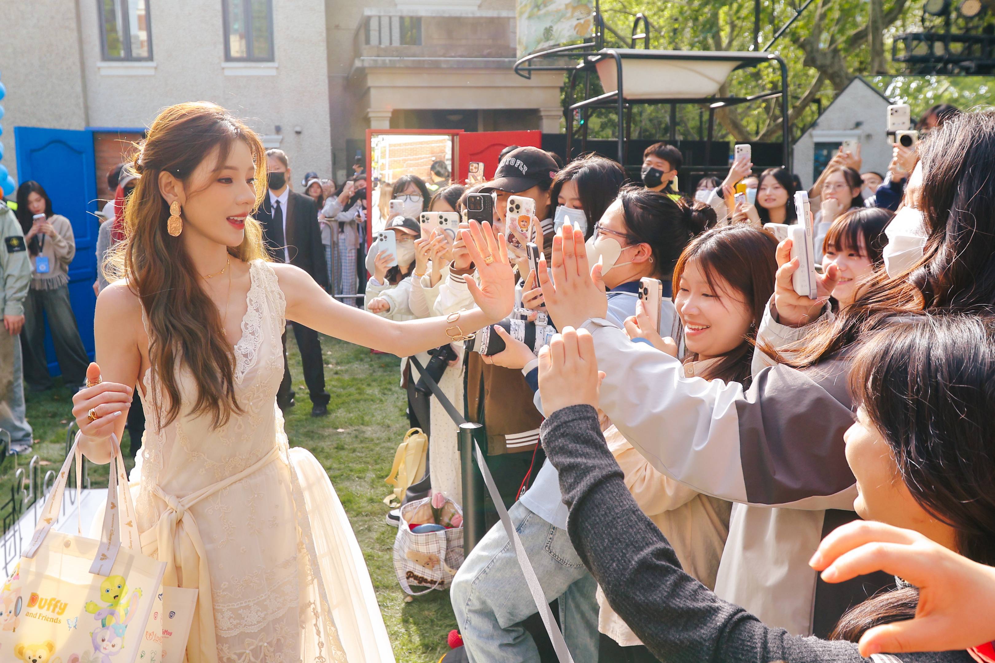 对打工人来说，最幸福的时刻莫过于周末躺在家里看小说刷剧，10平米是在家享受的最小