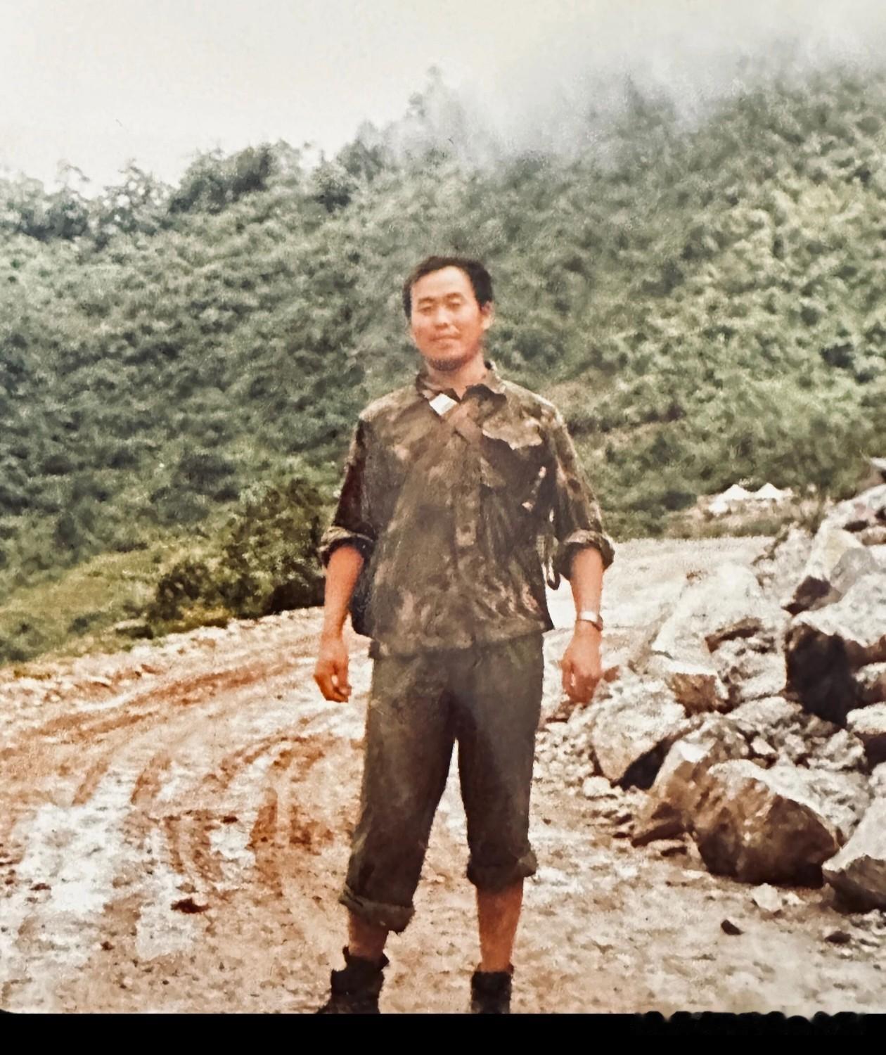 包新峰，蒙古族，
石家庄高级陆军学校第138师参战学员，内蒙呼和浩特市人，195