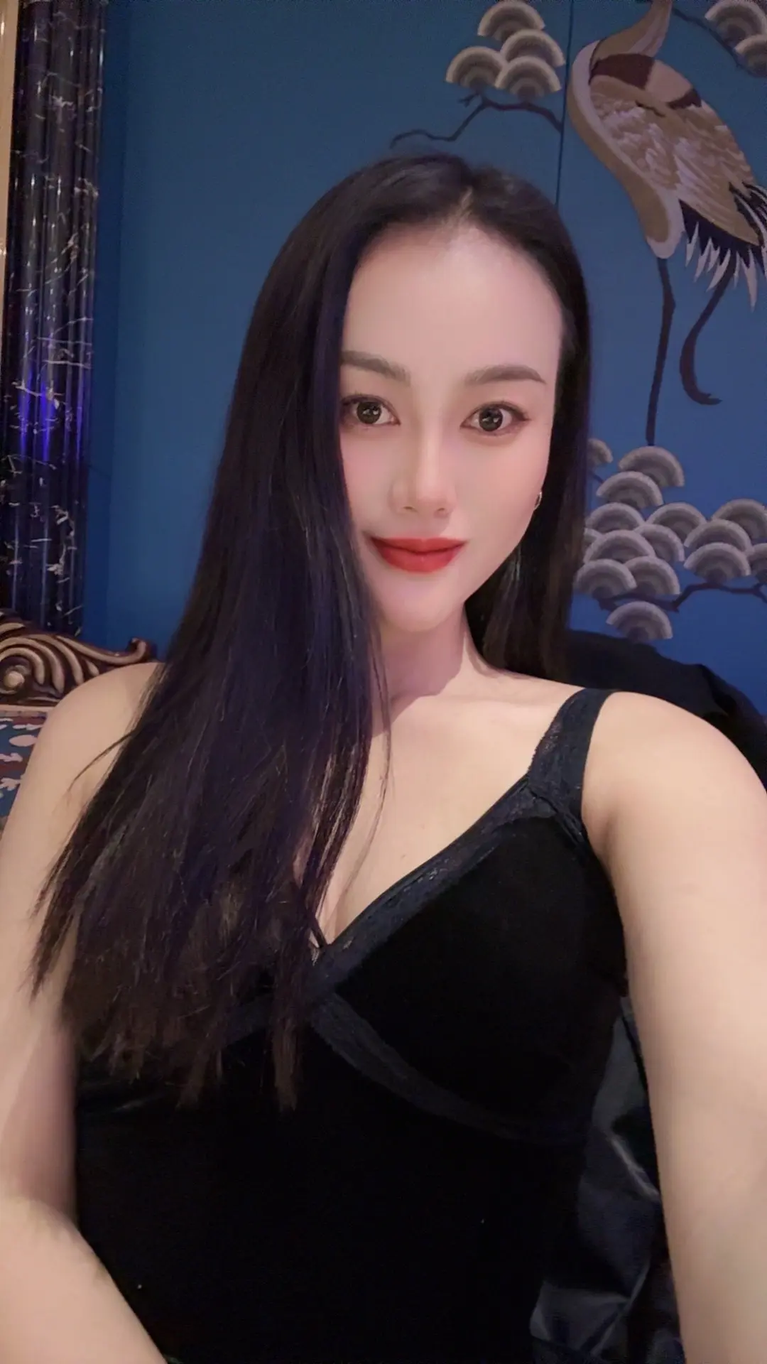 终有一天，我将面对自我，望着镜子，敬一敬我秉直的脾性。那是真实的呐喊...