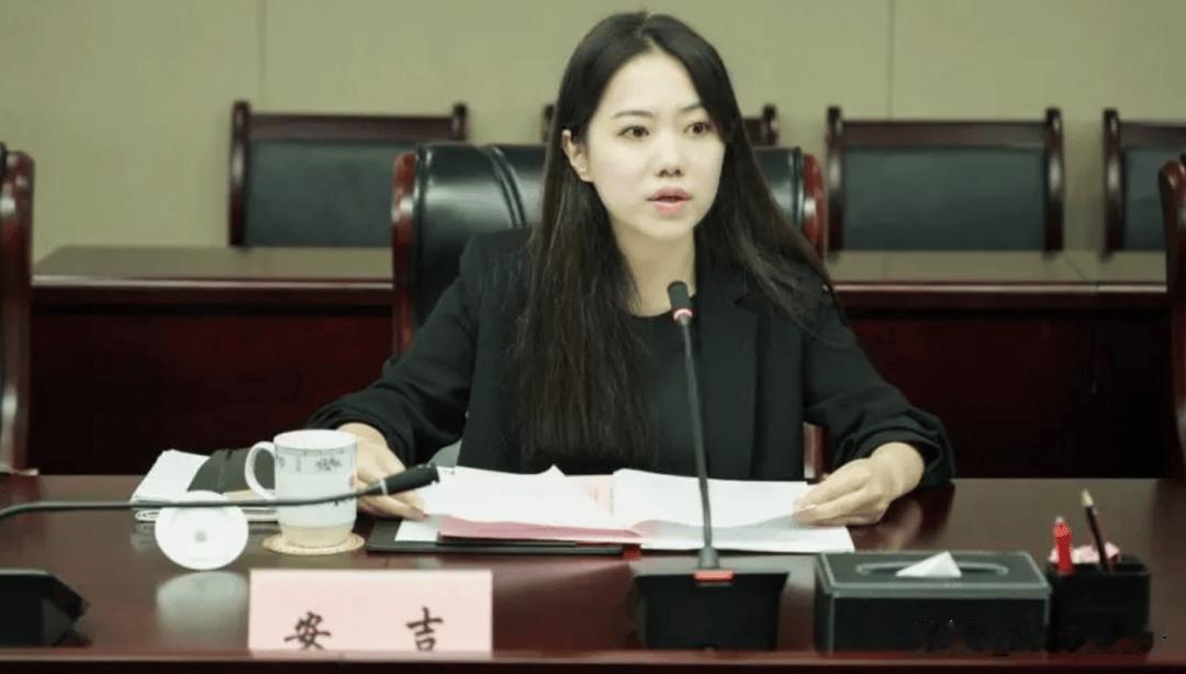 刘光耀和安吉这对曾经的清北学霸情侣，在离婚声明中上演了一出“借款合同”大戏，这可
