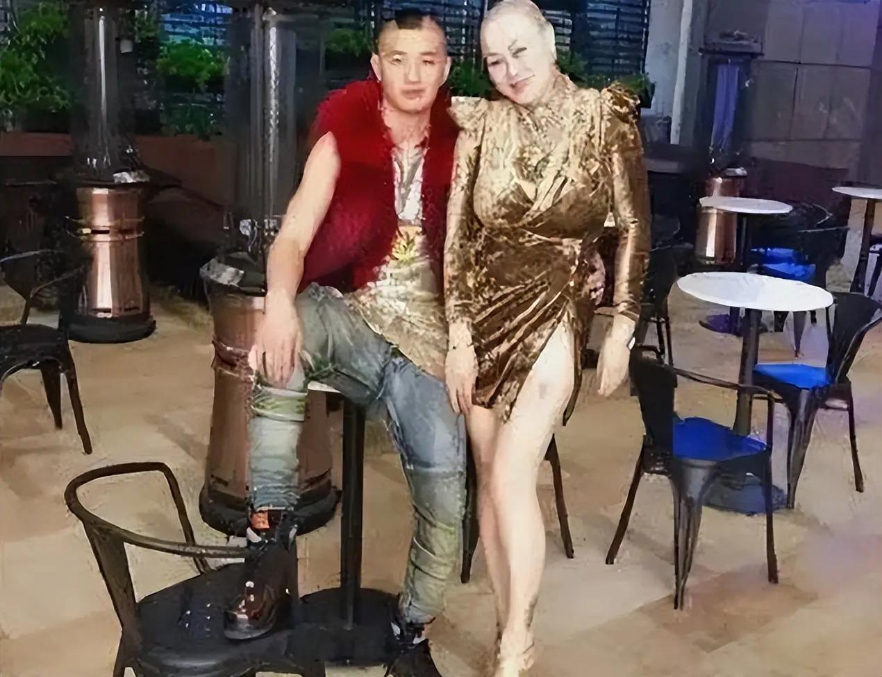 “谁娶我，我送他一辆宾利。”一名光头肥乳的女子，身着皮草，手上挂满豪车车钥匙，在
