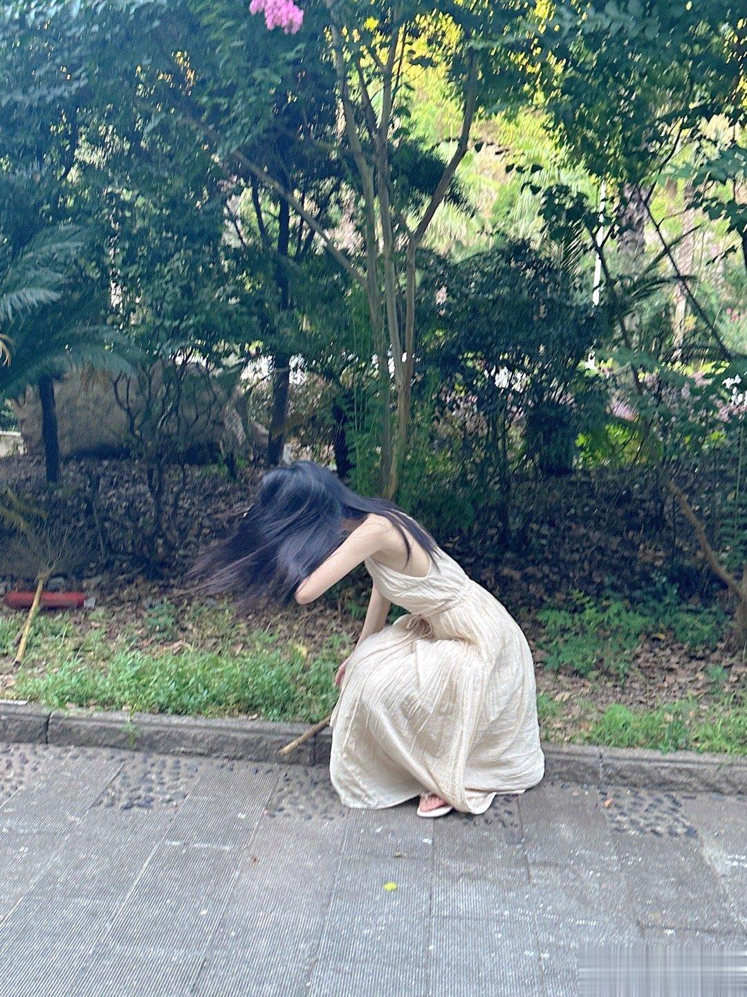 14拍照真心丑 拍出来黑好多 瑕疵也放大 以前xs随便拍都不错（捡我手机不还那个