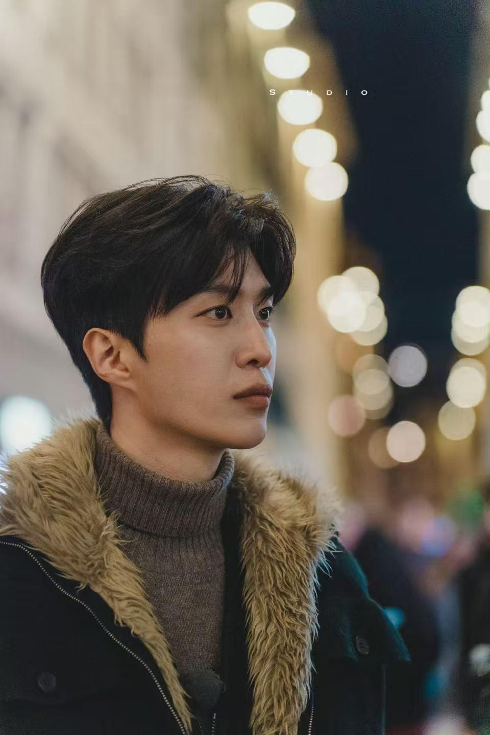 意大利街头的范丞丞范丞丞意大利氛围感路透意大利街头的范丞丞，氛围感拉满了 ​​​