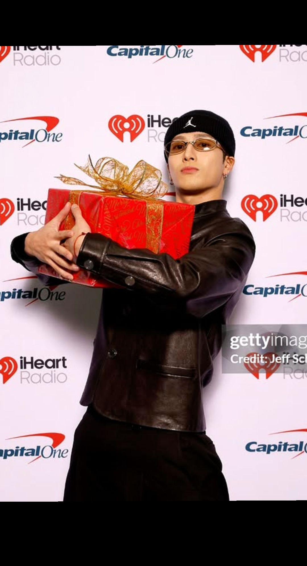 Merry Christmas～🎄。Asian Santa Clau...