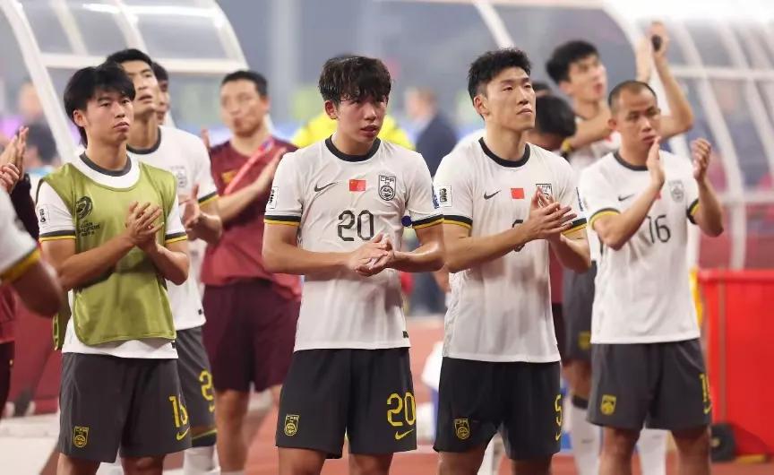 国足以chiru的方式输给印尼，无缘世界杯。本来已0比1落后，国足队员似乎是1比