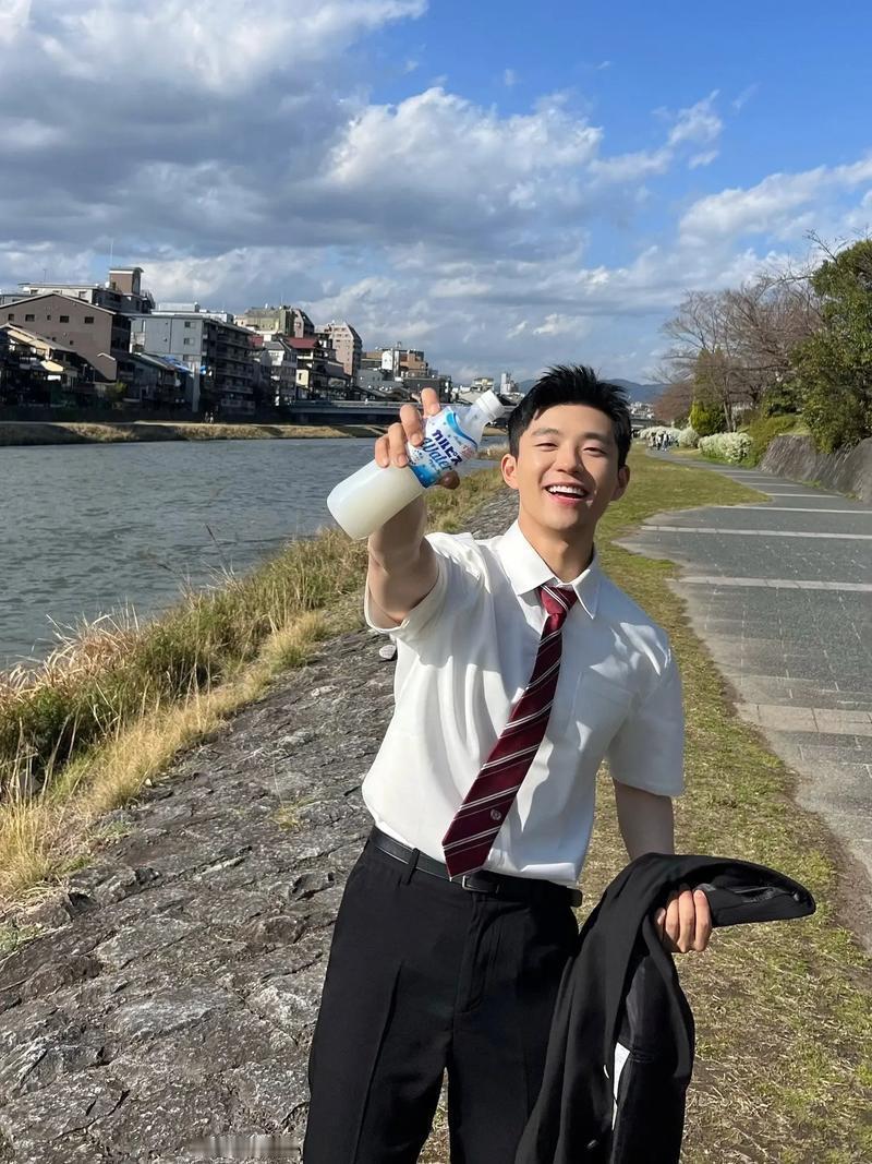 一位日本朋友说，他从来不用中国产品，而且还要把家里的中国制造都扔掉。接着他就请来