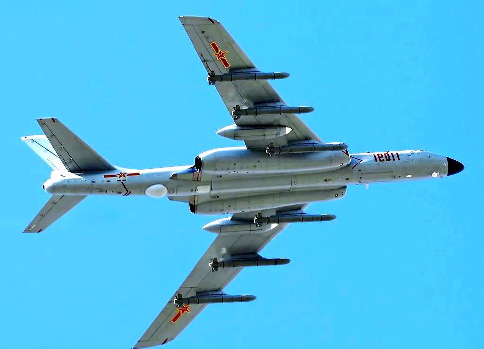 别再看不起轰-6了！260架集群出动，百枚导弹让美军航母避之不及

许多人提起轰