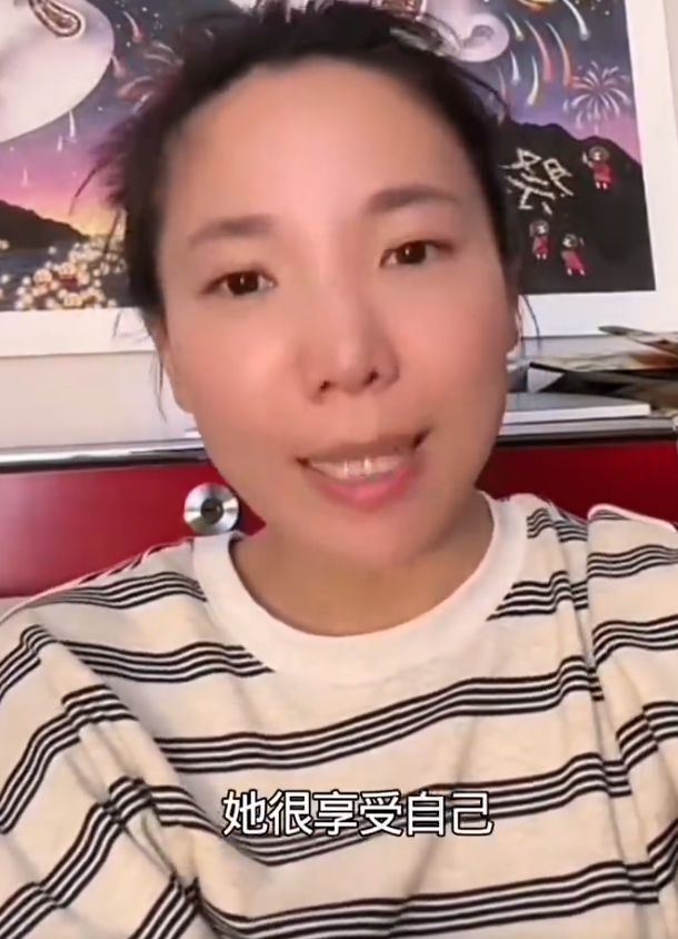 张婉婷又开直播了，她就是想借这个机会给自己立人设，就像说当年结婚是把宋宁峰从谷底