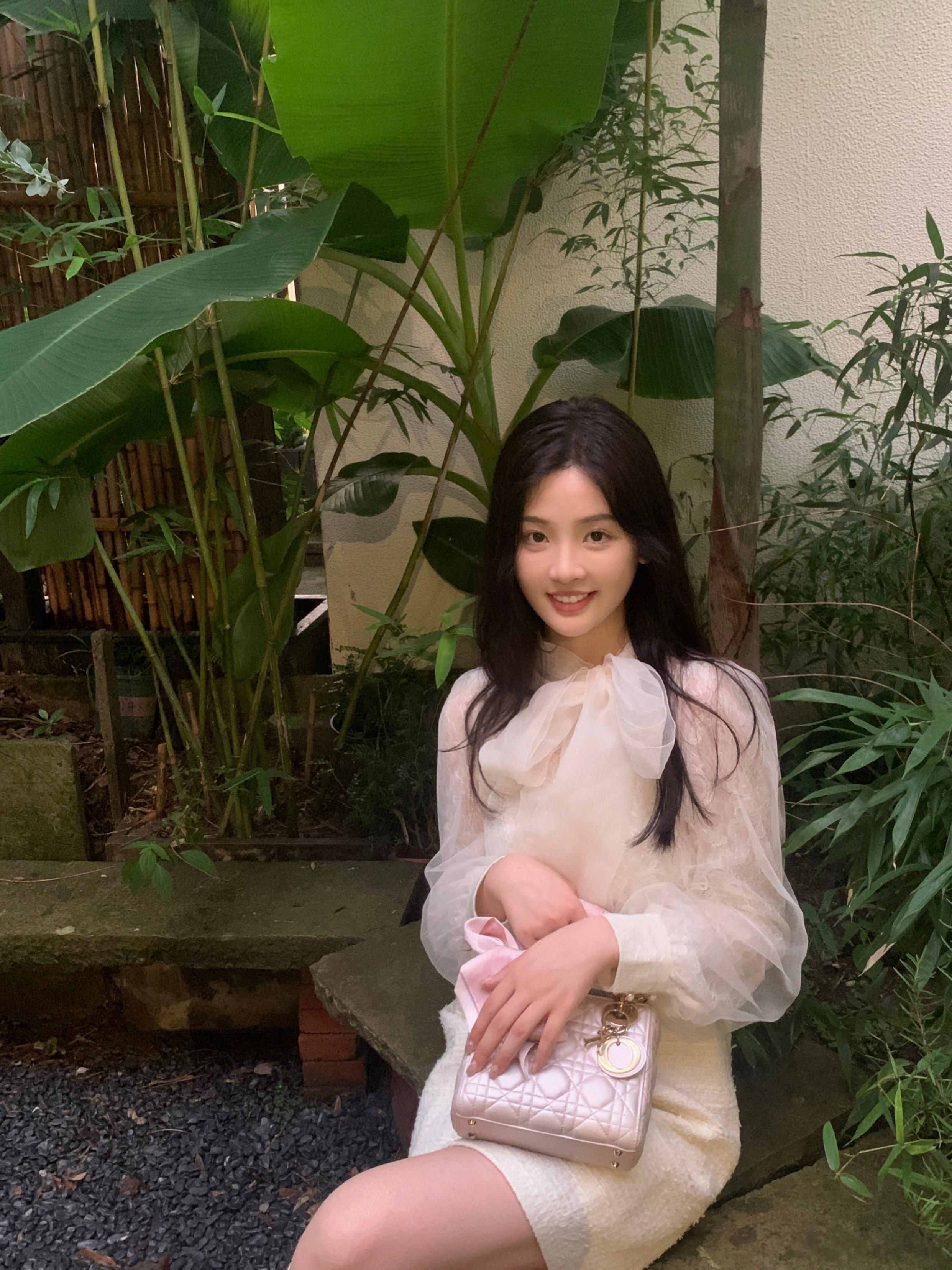 朋友说今天我出门像她小妈哈哈哈  ​​​