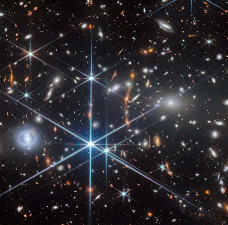 一个由古老恒星组成的璀璨都市悬浮在虚空之中。这个深空星系团以椭圆星系为主导——光