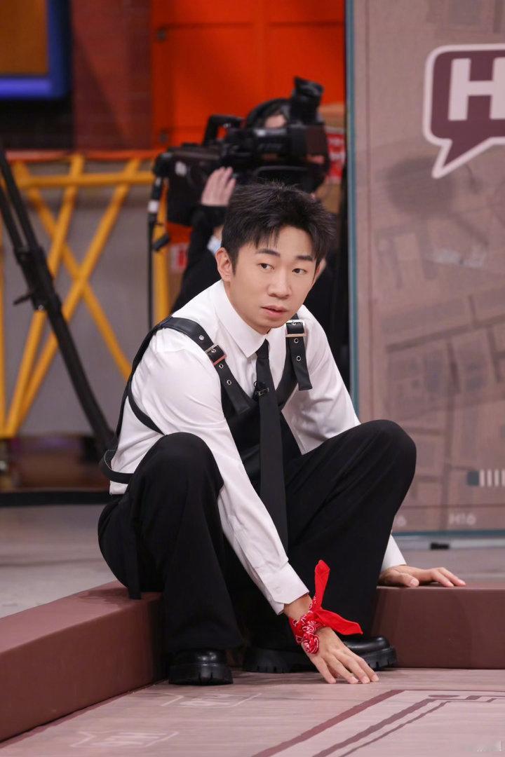 杨迪是尝过魏大勋的嘴吗 笑死了！魏大勋好不容易想到的作弊方法，结果栽在杨迪手里。