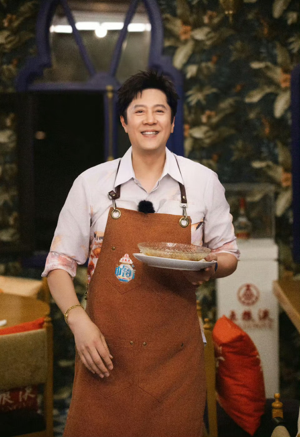 蔡国庆祝福界法拉利就位家人们谁懂啊!刷到蔡国庆辽宁春晚后台生图，他被称作祝福界的