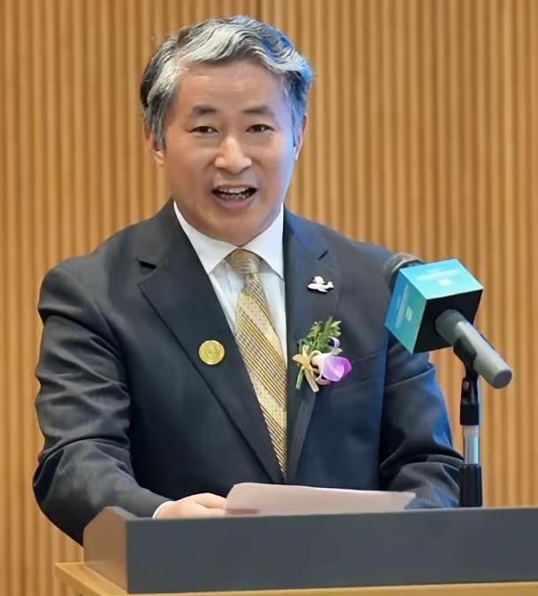 擅自伸过来的肮脏脑袋，只能毫不犹豫的砍掉！

日本首相高市早苗在国会预算委员会上