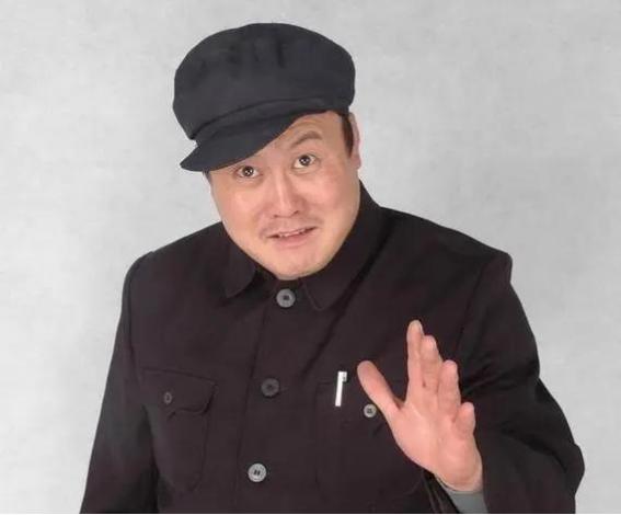 有一次，赵本山遇到了模仿者赵本水，于是警告他:“第一对外不能说咱俩是亲戚；第二不