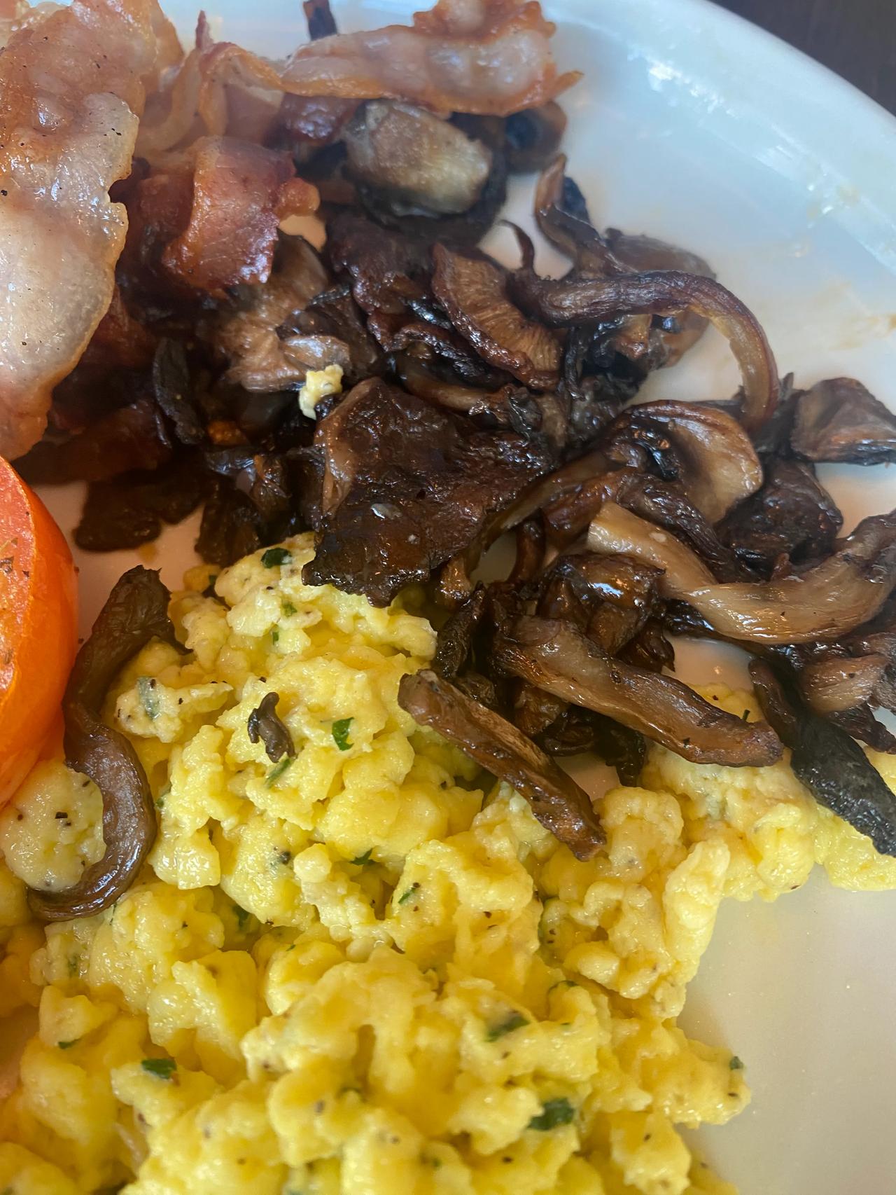 这个早餐折合人民币 140 元！