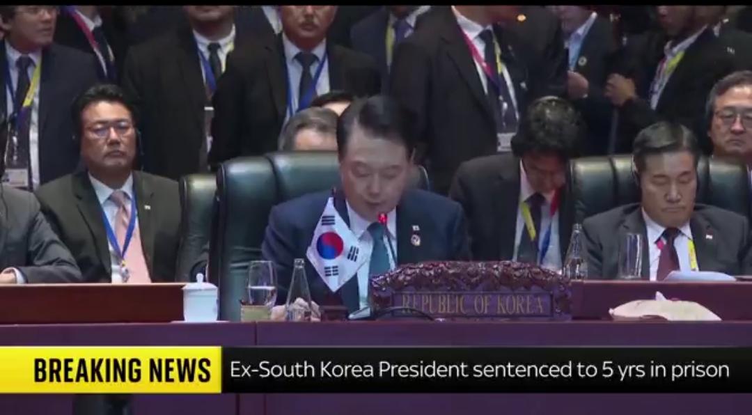 突发新闻——韩国前总统尹锡悦因2024年12月实施戒严相关部分指控，被判处5年监