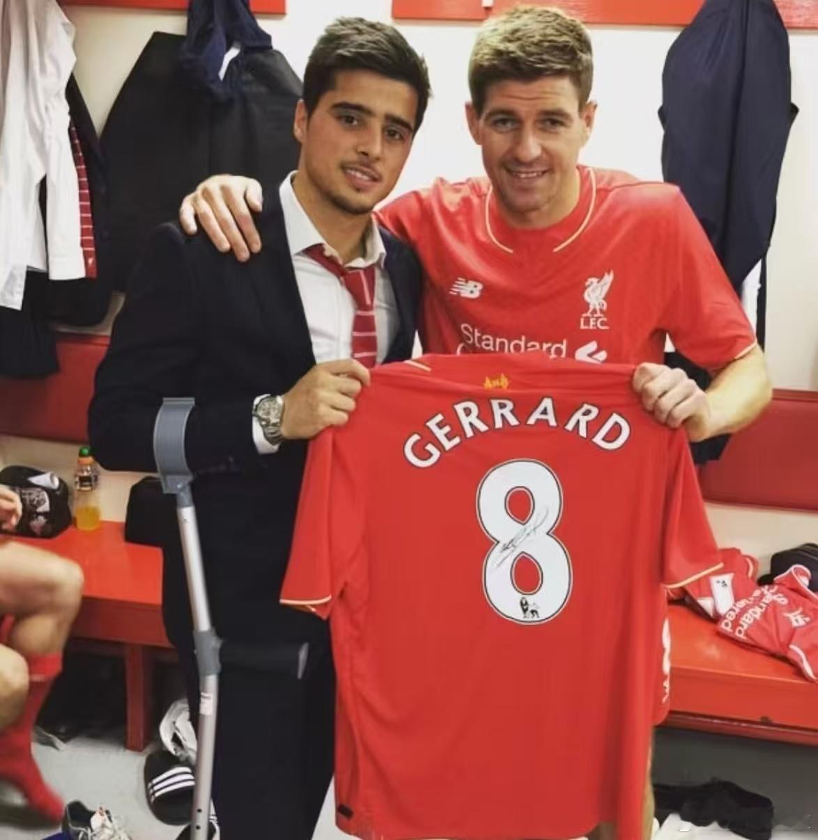 上海申花找到一张特谢拉和利物浦名宿杰拉德的合影上海申花