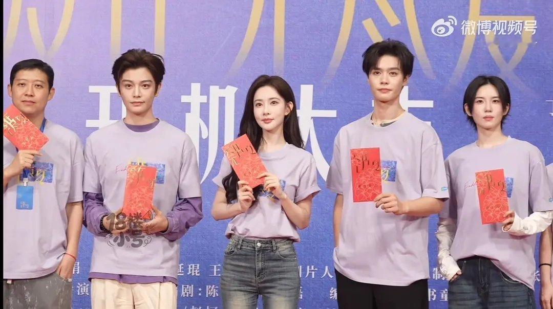 今天开机的两部现偶，男主都被男配眼压了嘞。 