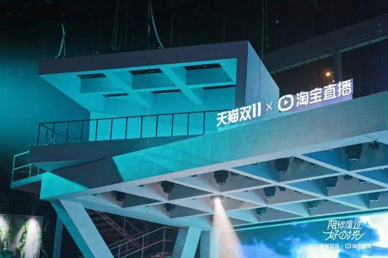 #胡彦斌难怪这么会写情歌# 一直知道胡彦斌原创能力很强，没想到模仿的也这么好，错