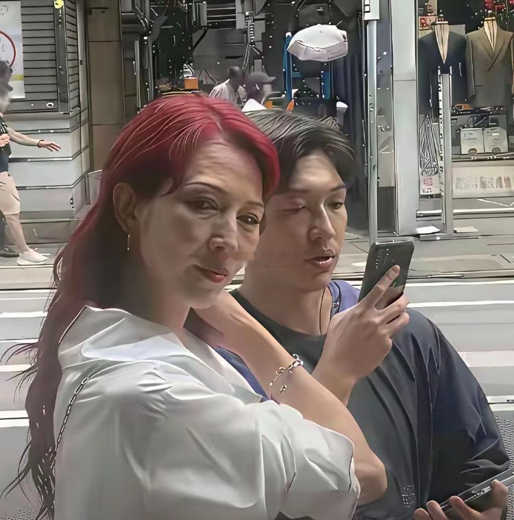 皇后瘦脱相了，你知道她是谁了吗？ 