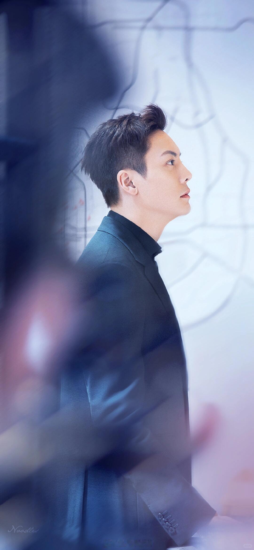 陈伟霆被自己的老鼠干丑到 明明本人又帅又有型，没想到同款周边老鼠干反差这么大，连