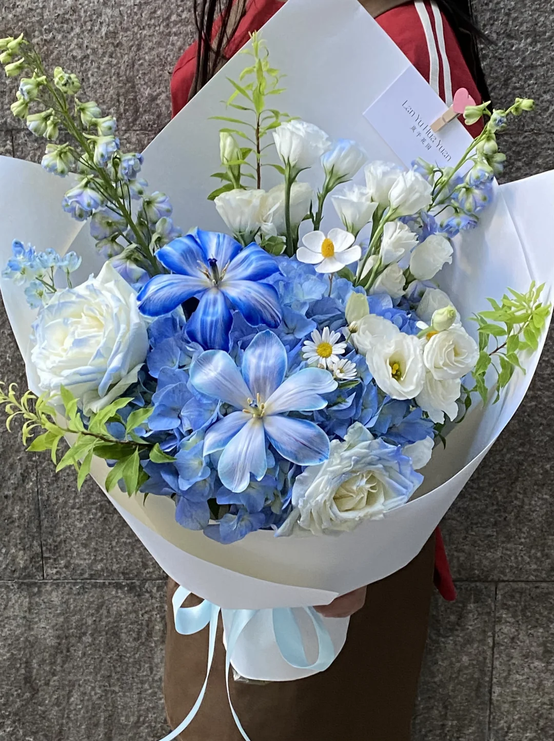 一款超级经典的蓝白色系花束💐｜蓝绣球