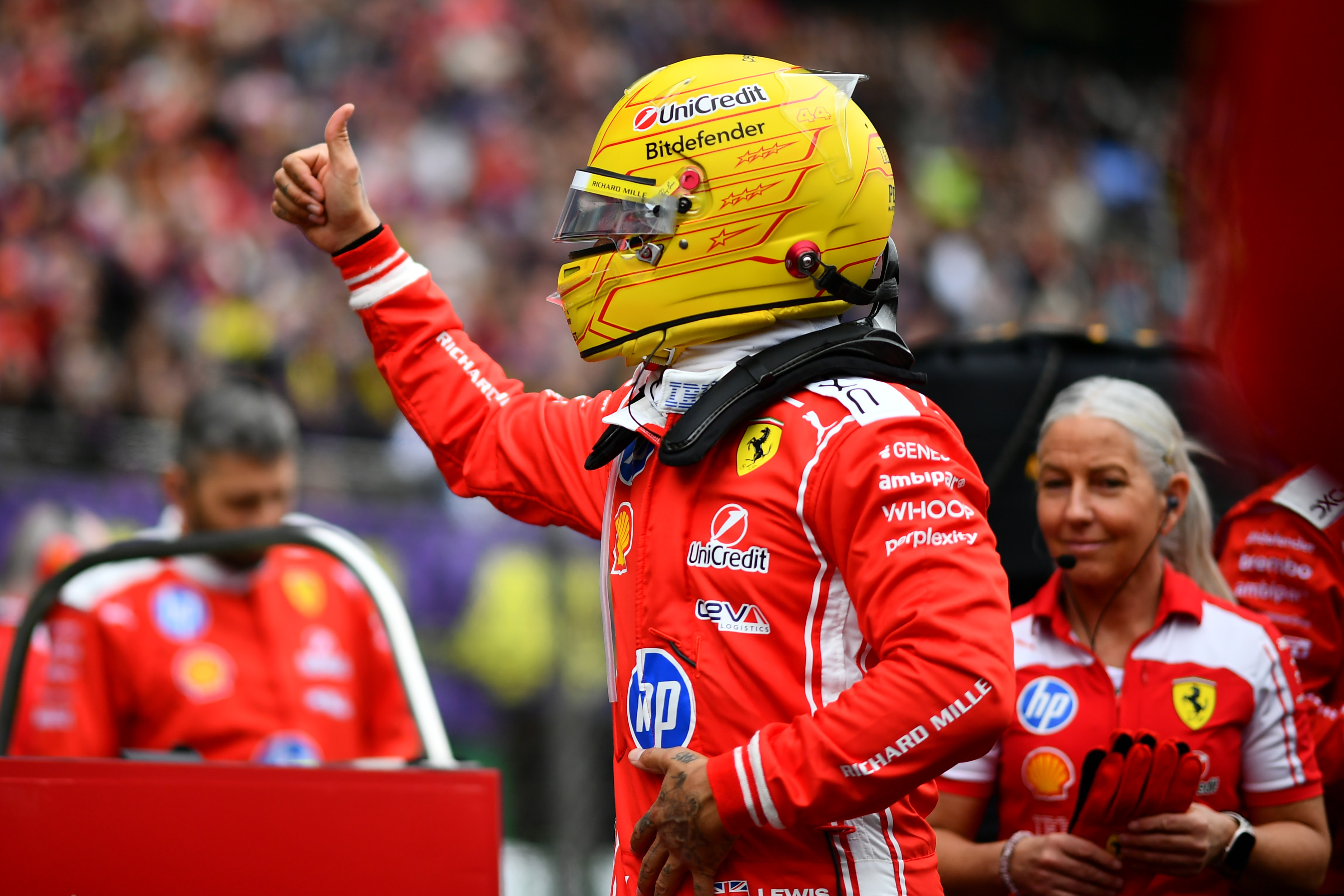 刘易斯·汉密尔顿首次代表法拉利车队登上领奖台！这是汉密尔顿F1生涯的第203个领