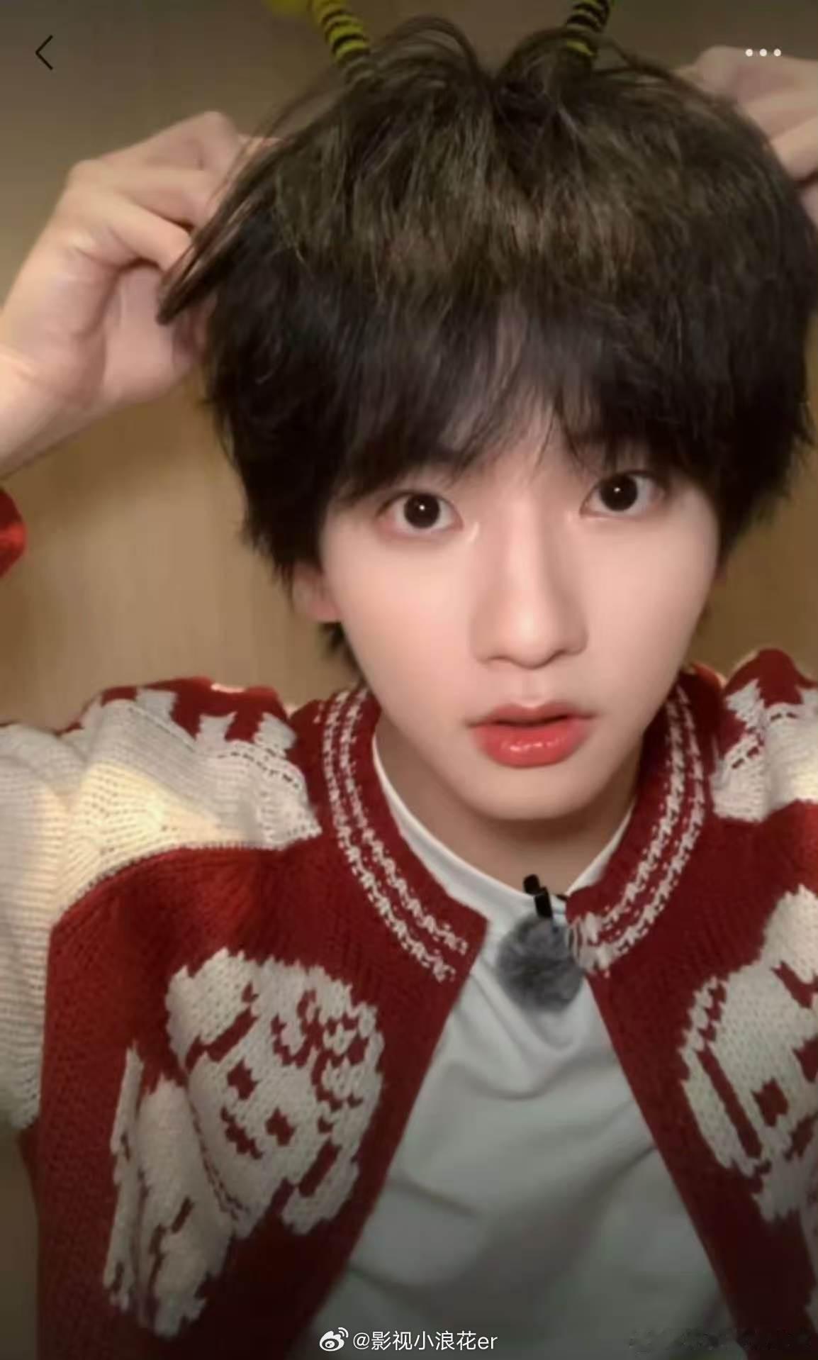 穆祉丞是收哥机吧 穆祉丞能被这么多哥哥姐姐宠爱，确实很幸运，节目里的祝福很暖心，