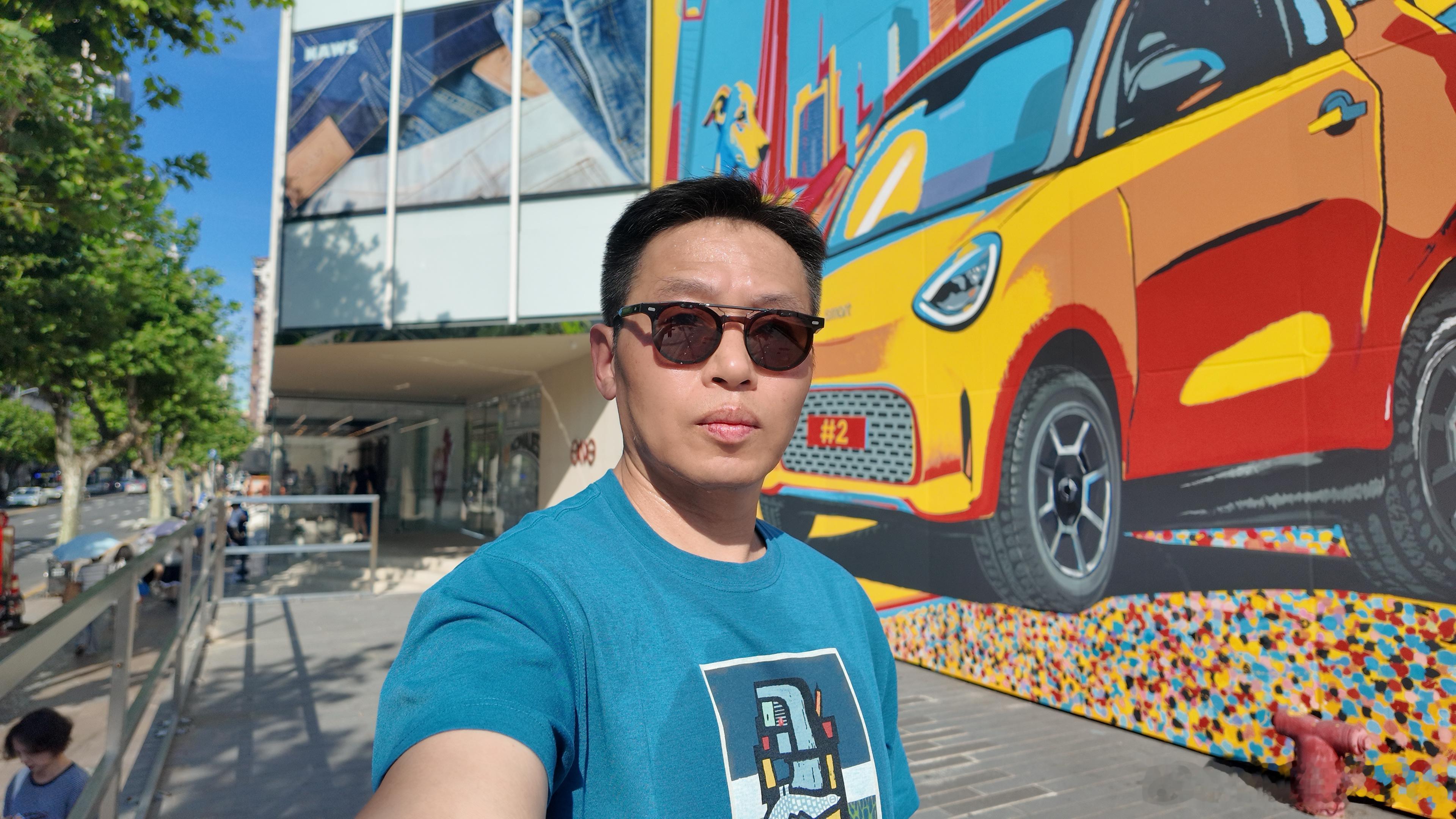下午专程去TX淮海，打卡smart精灵2号的这个手绘壁画，呆了半个多小时，汗如雨