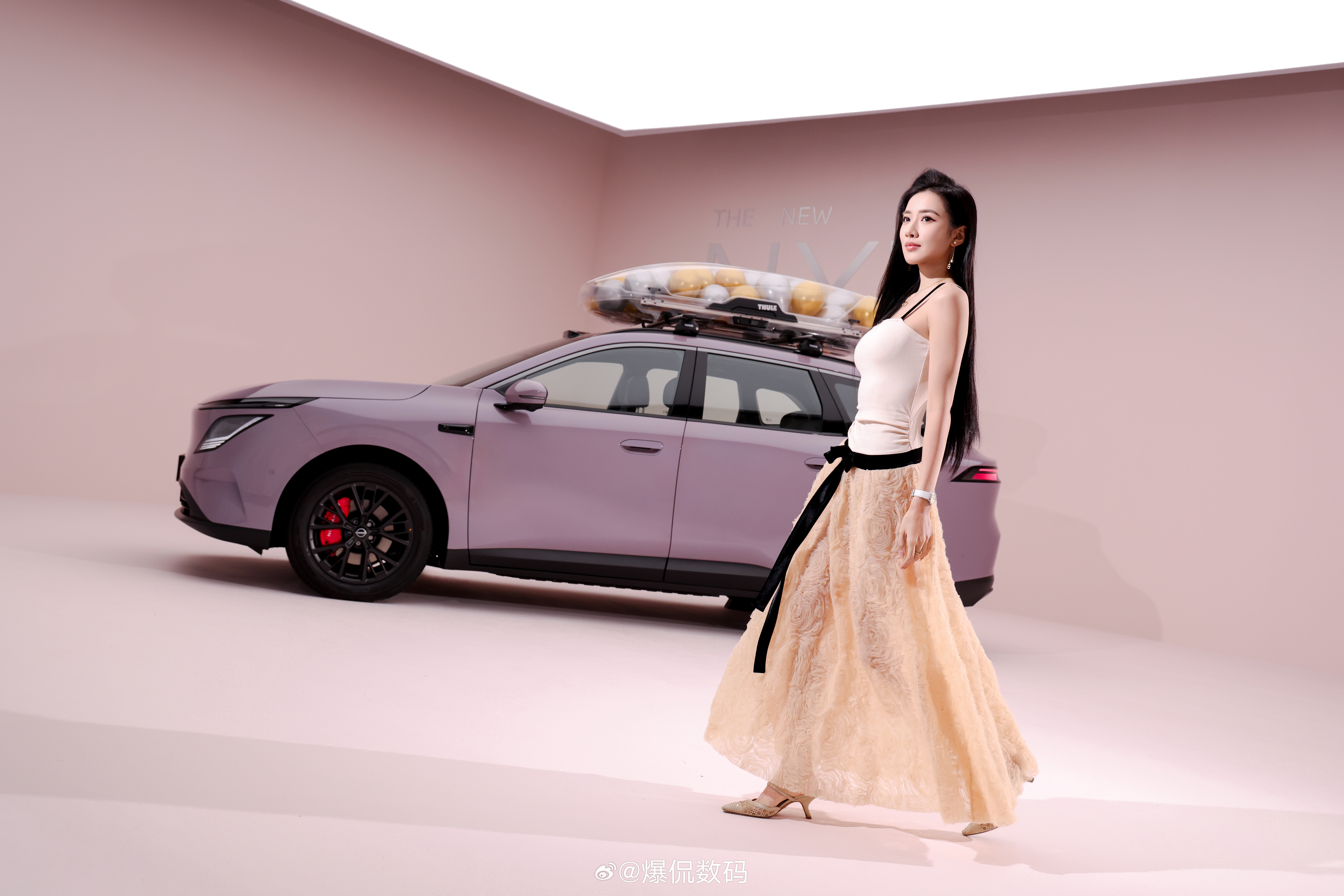 帅哥还是靓妹？反正我选靓妹，要不然老话也不能说“香车美女”是不？[不愧是你][不