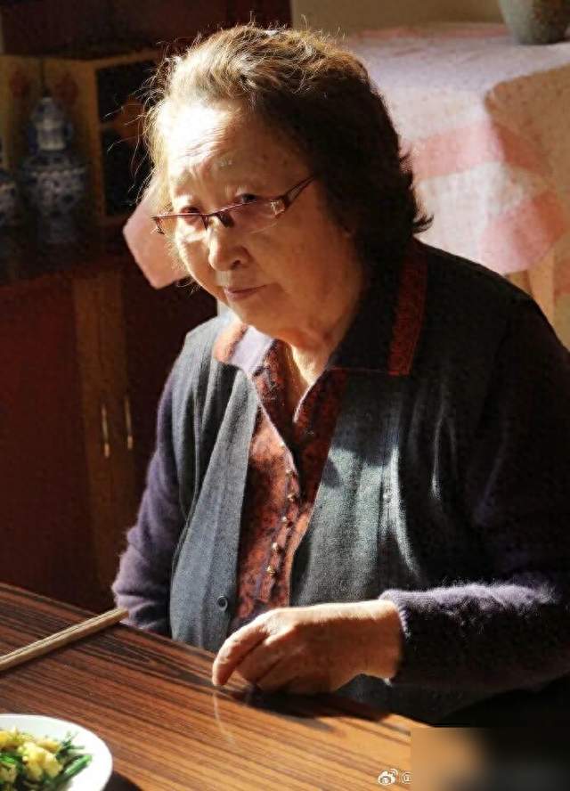 彭玉逝世享年93岁，67岁拿金爵影后，她演活了一代人的妈