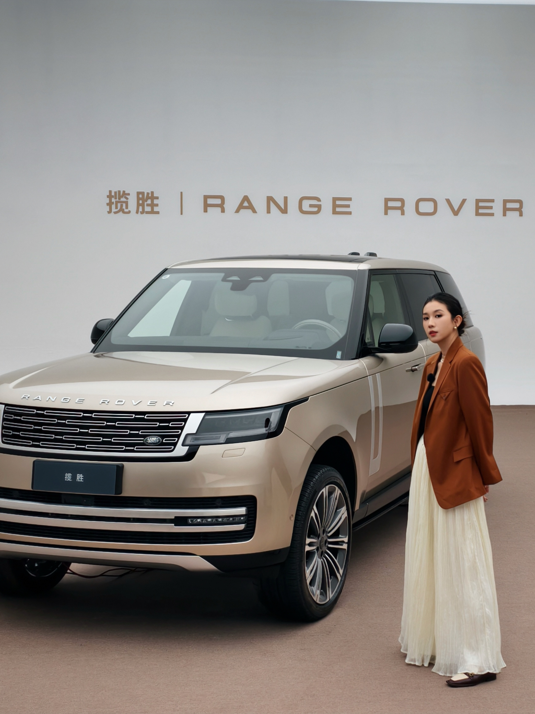 极限特种兵往返，就为了来拍两台我的Dream car！话说，卫士跟揽胜，你们选谁